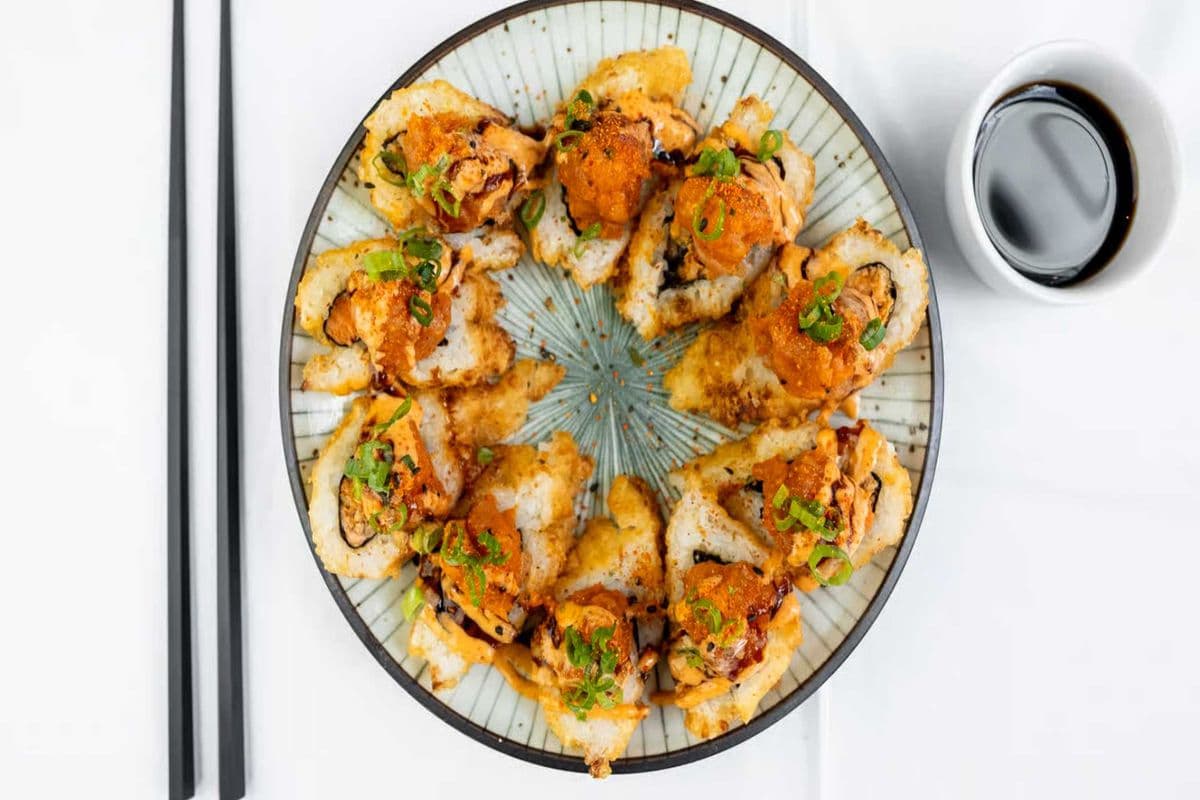 Volcano Roll (10 pcs)