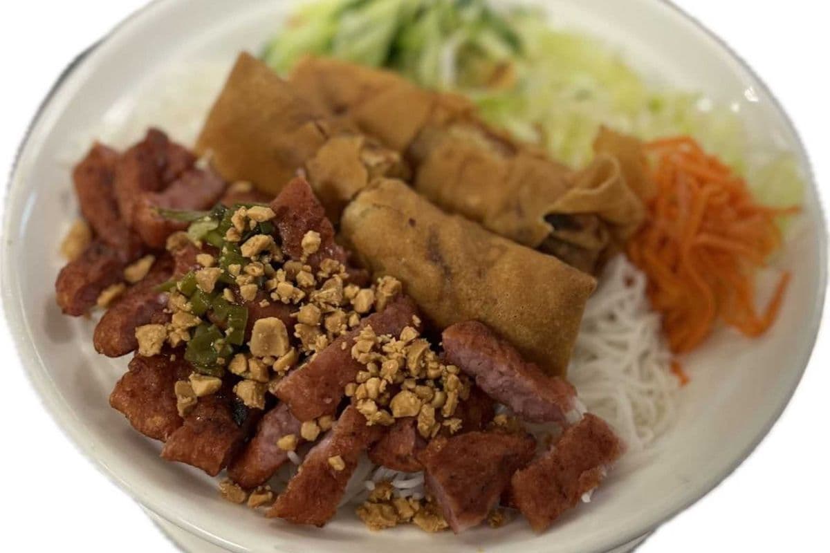 28. Patty and Spring Rolls - Vermicelli