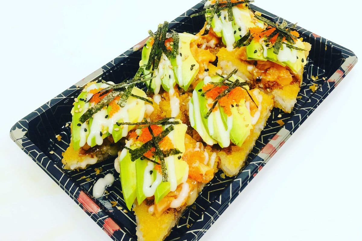 A18- Spicy Salmon Sushi Pizza (6pcs)