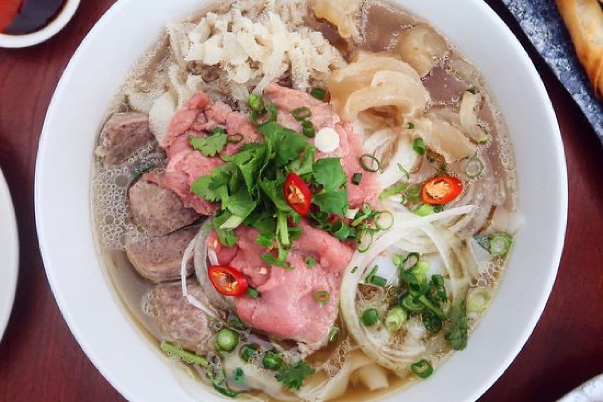 7. Soupe Tonkinoise deluxe / Tonkinoise Soup All Dressed特级