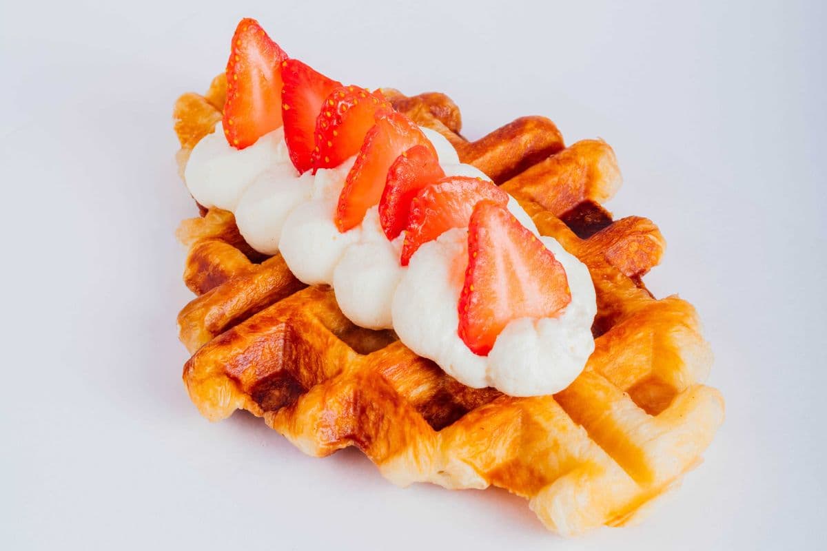 STRAWBERRY CHURRO CROFFLE Churro Croffe à la fraise