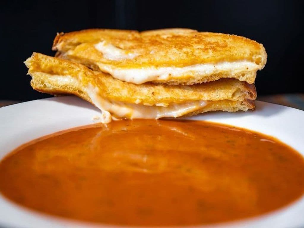 GRILL CHEESE & SOUPE TOMATES/ GRILLED CHEESE & TOMATO SOUP