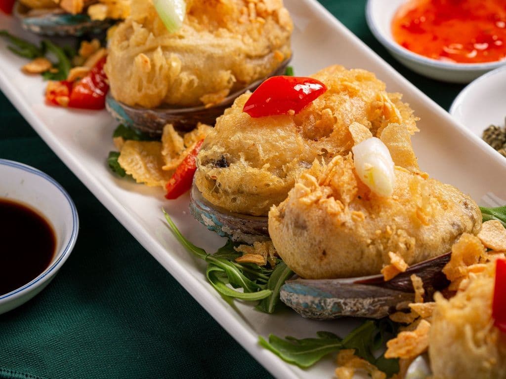 Crispy Abalone 蟬衣蒜椒九孔鮑魚