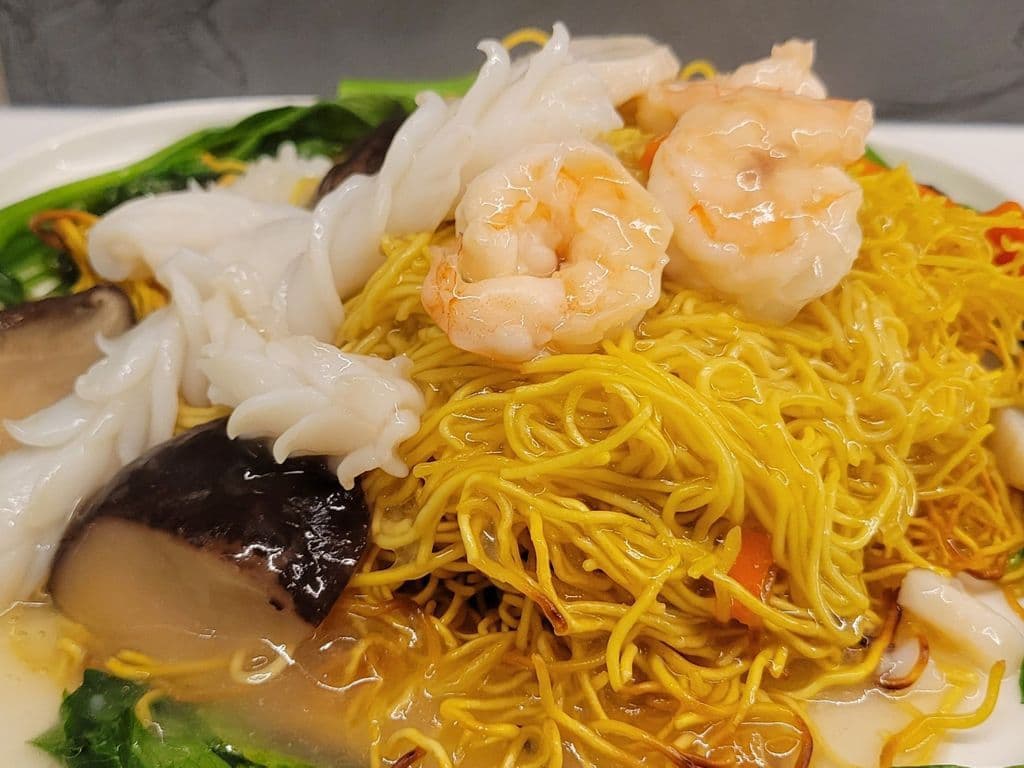 N12 Seafood Chow Mein 海鮮炒麵