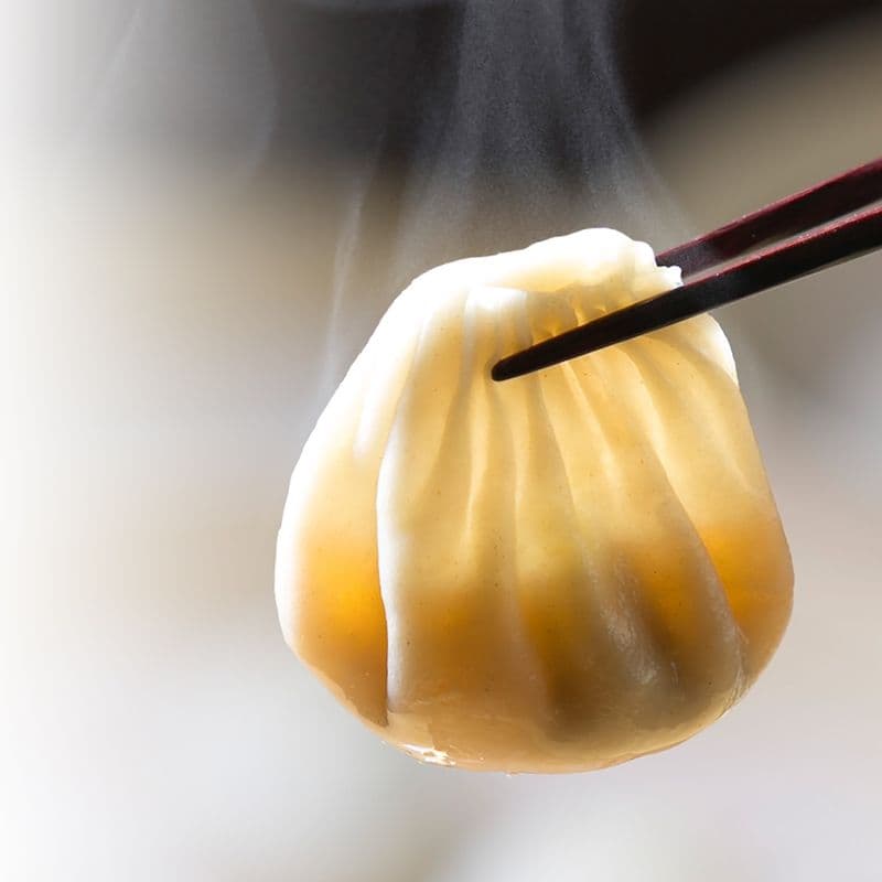 S2. Steamed Mini Soup Dumpling (Crab+Pork, 6Pcs) / S2. 蟹粉小籠包 (6個)