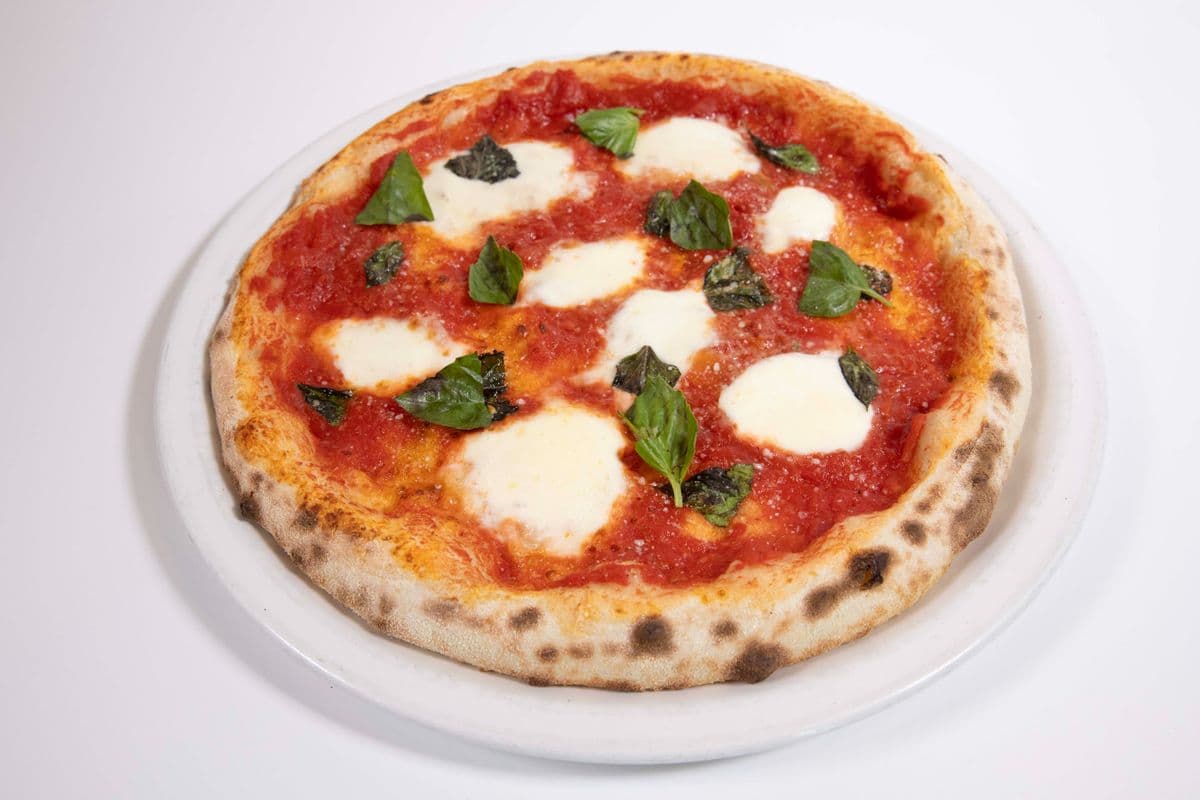 15"+ Grande Margherita Pizza