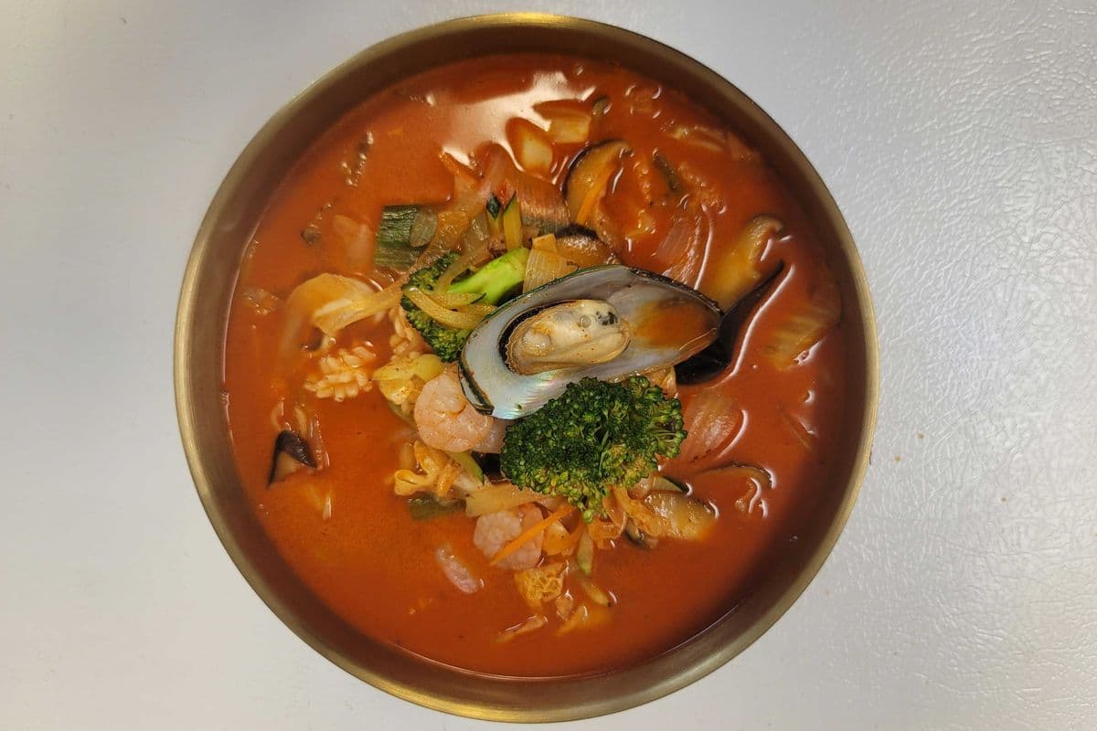 46. Spicy Seafood Noodle Soup (Jjamppong)