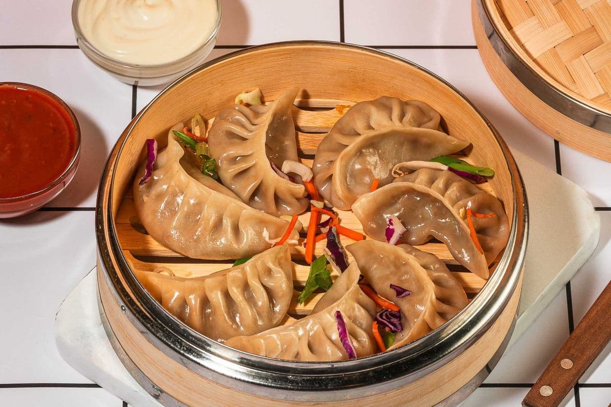 Vegetable Steamed Momos (7 pcs)