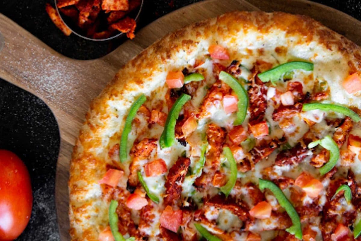 18. 2-for-1 - 16'' Extra-Large Hot and Spicy Chicken Pizza