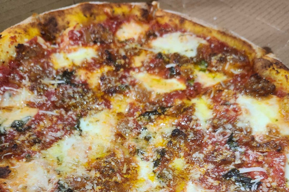 26. 14" Large Salamino Pizza