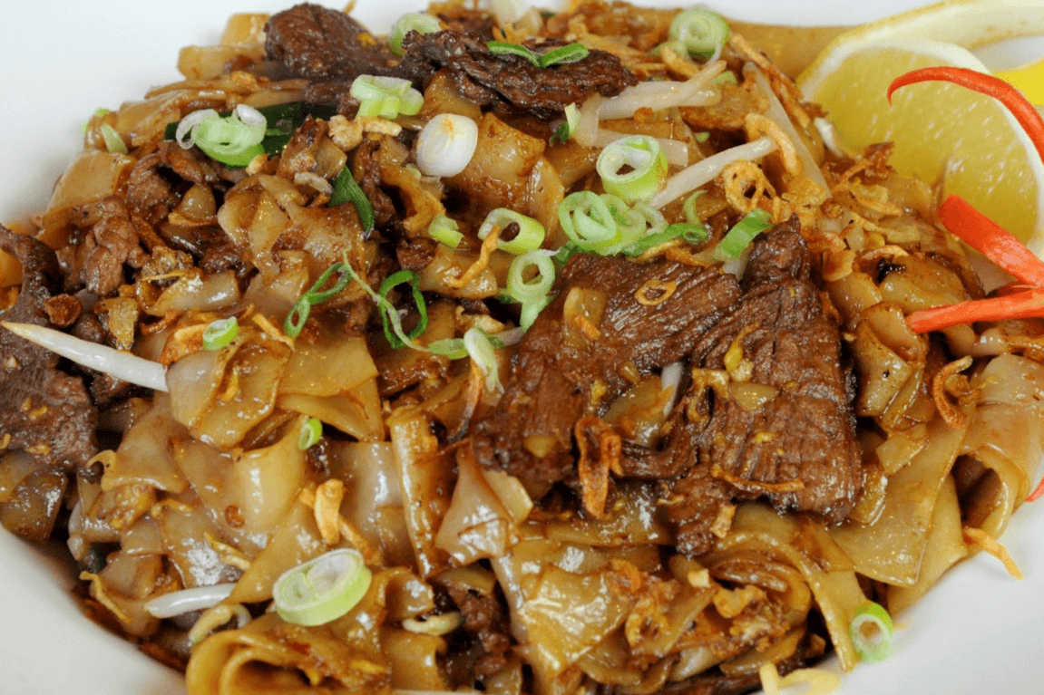 Black Peppered Beef Kway Teow ( 黑椒牛肉炒貴刁)