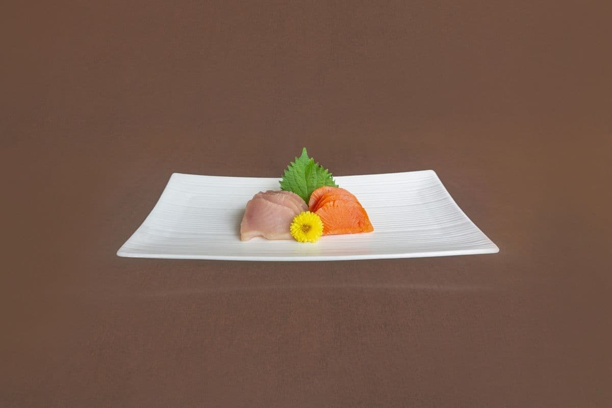 Tuna and Salmon Sashimi (8 pcs)