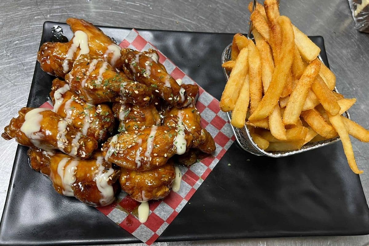 6pc Hongkong Chicken Wings and Fries