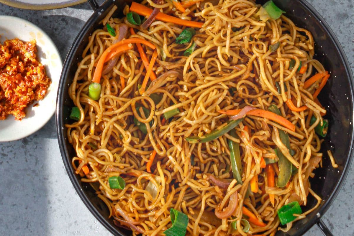 Vegetable Noodles (Chow Mein)