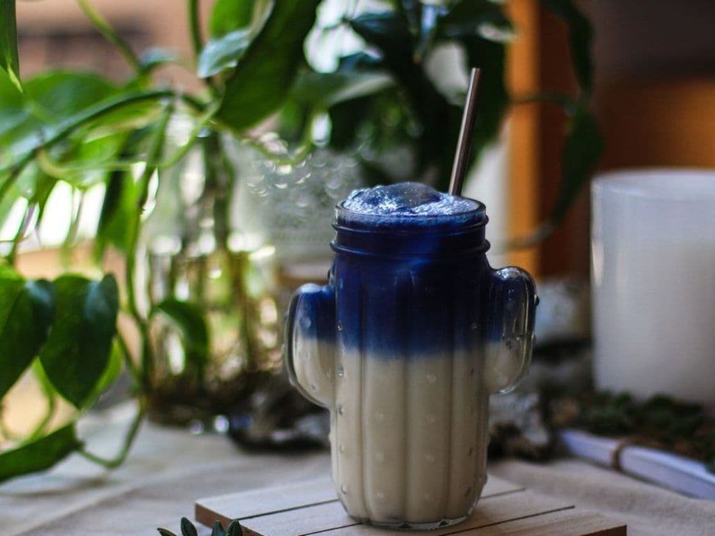 Papillon bleu glacé/ Blue lavender iced latté