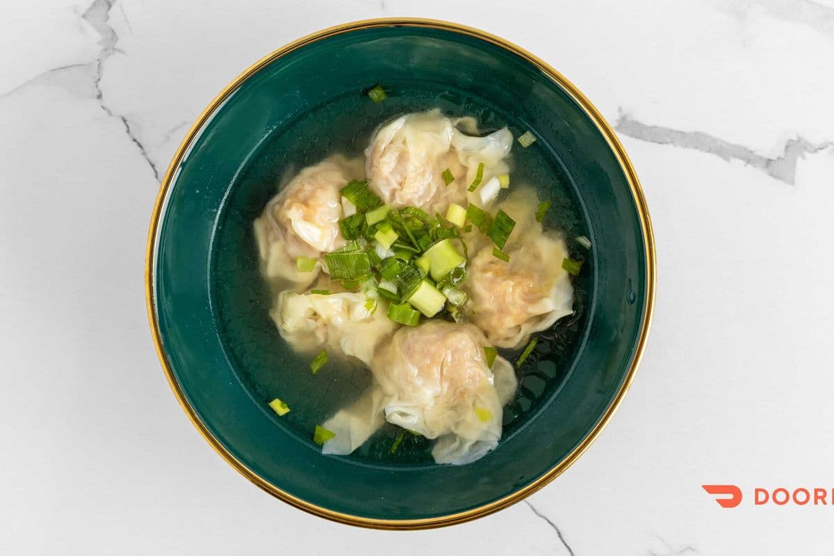 R5. Dumplings With Soup (5Pcs)