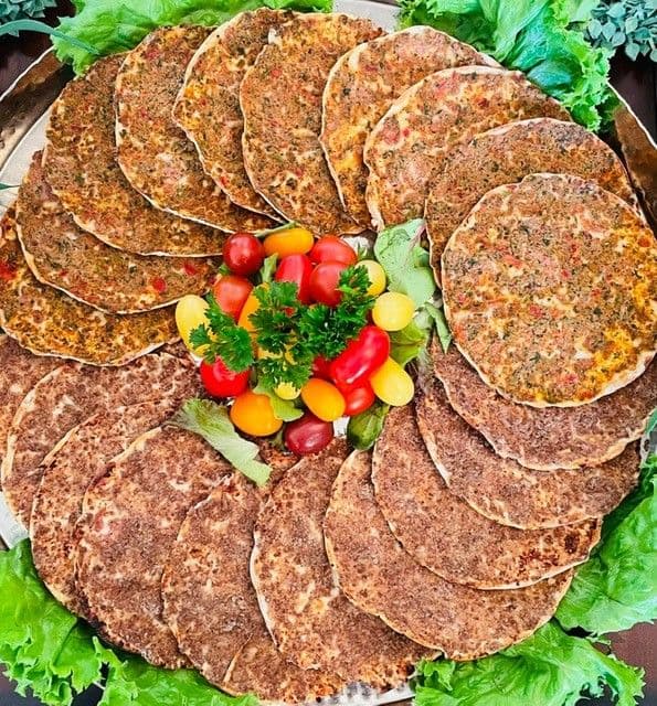 Lahmeh Bil Ajeen (Thin Flatbread with Meat) (1 pc)