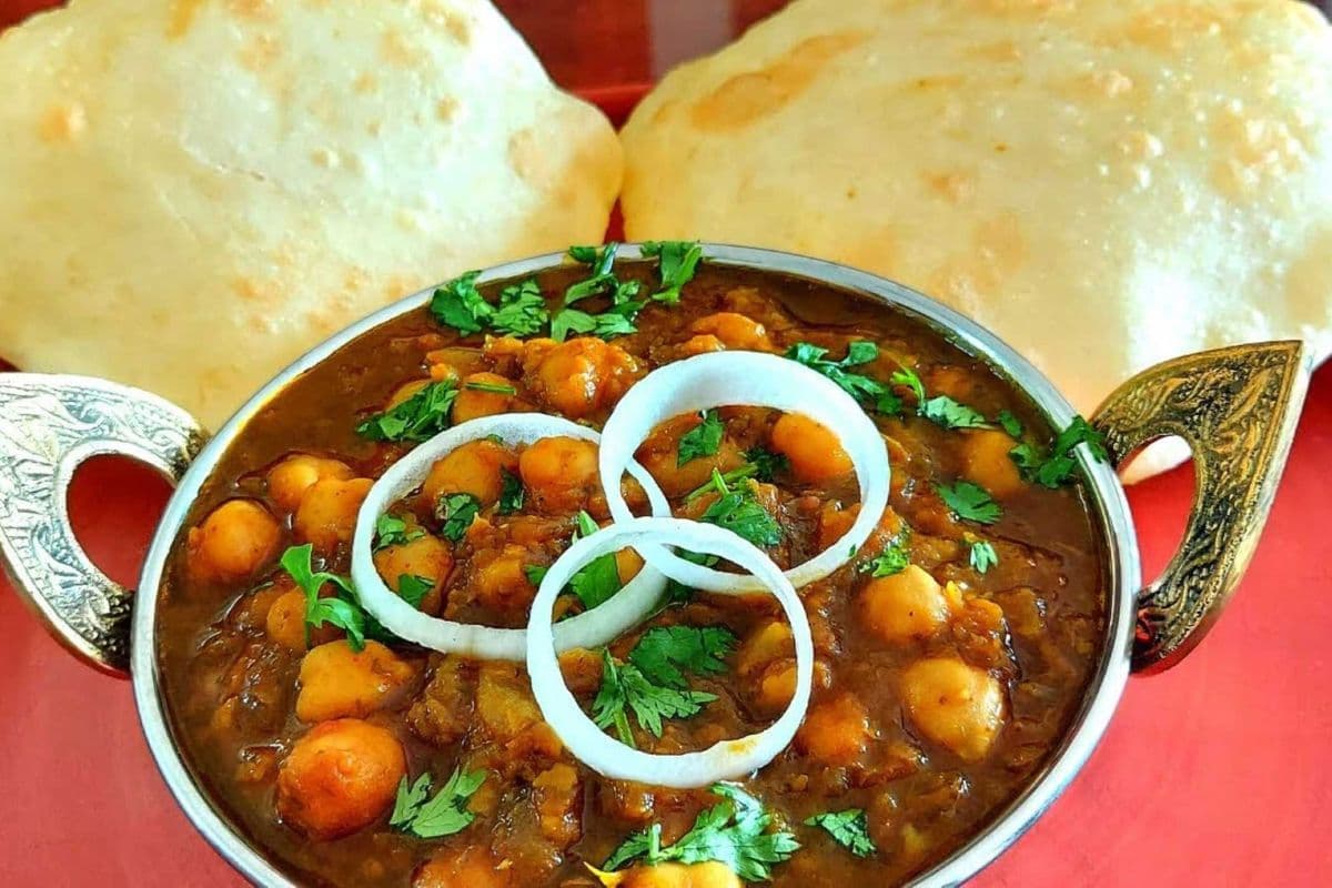 Amritsari Chole Kulche ( 2 pcs)