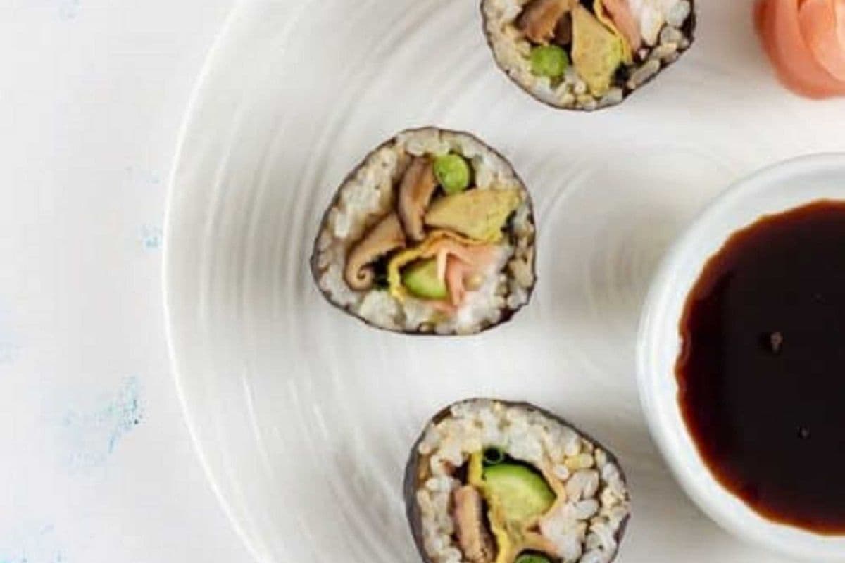 Mushroom (Shiitake) Sushi (2 pcs)
