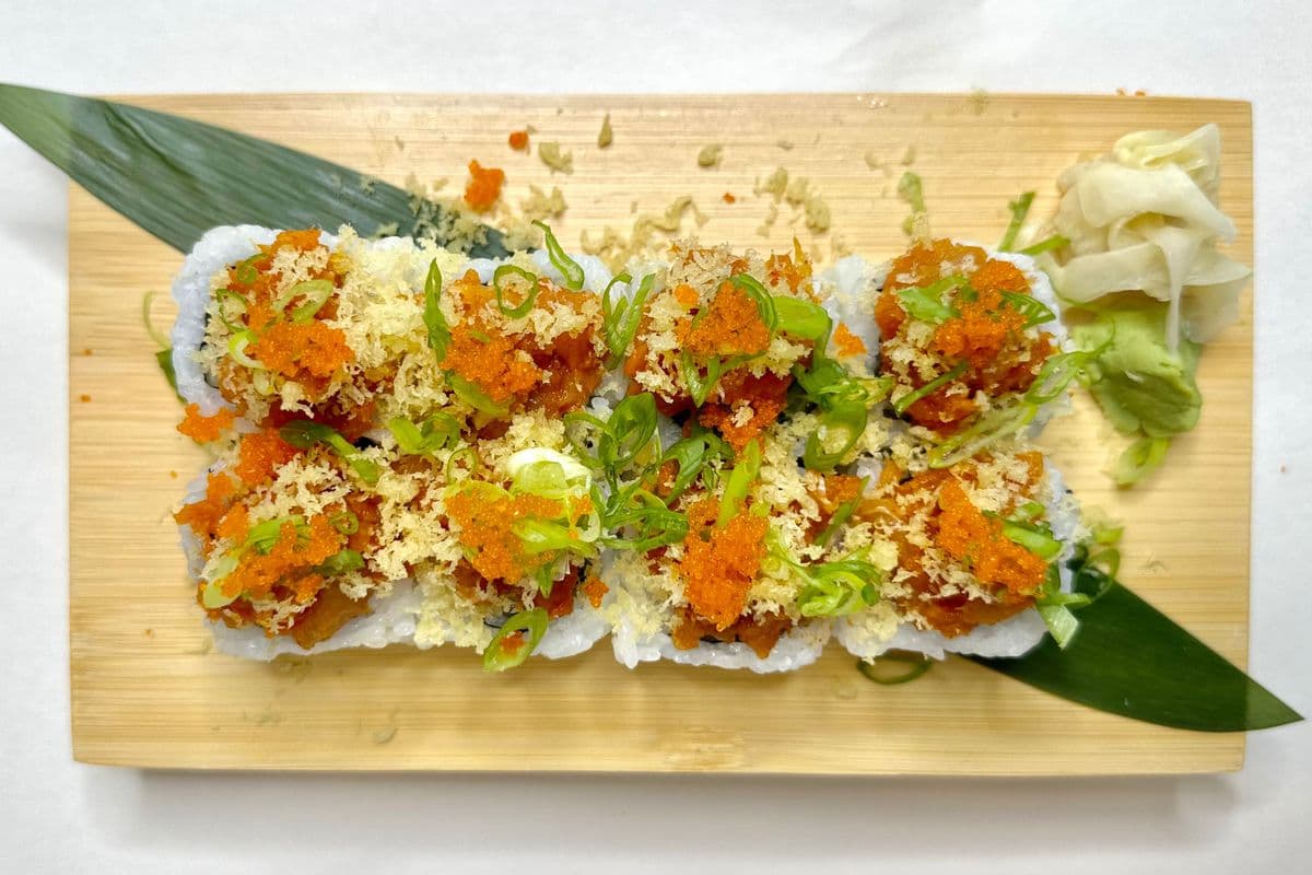 J3. Spicy Salmon Roll (8 pcs)