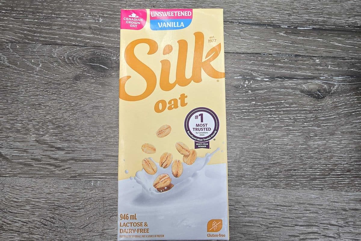 SILK VANILLA OAT LACTOSE AND DAIRY FREE. (946 ml)