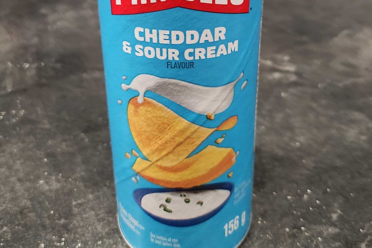 Pringles Cheddar & Sour Cream Potato Chips (156gm)