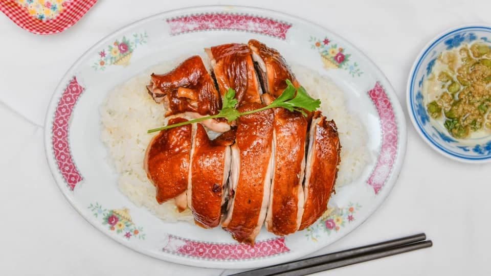Soy Sauce Chicken Steamed Rice 玫瑰油雞飯