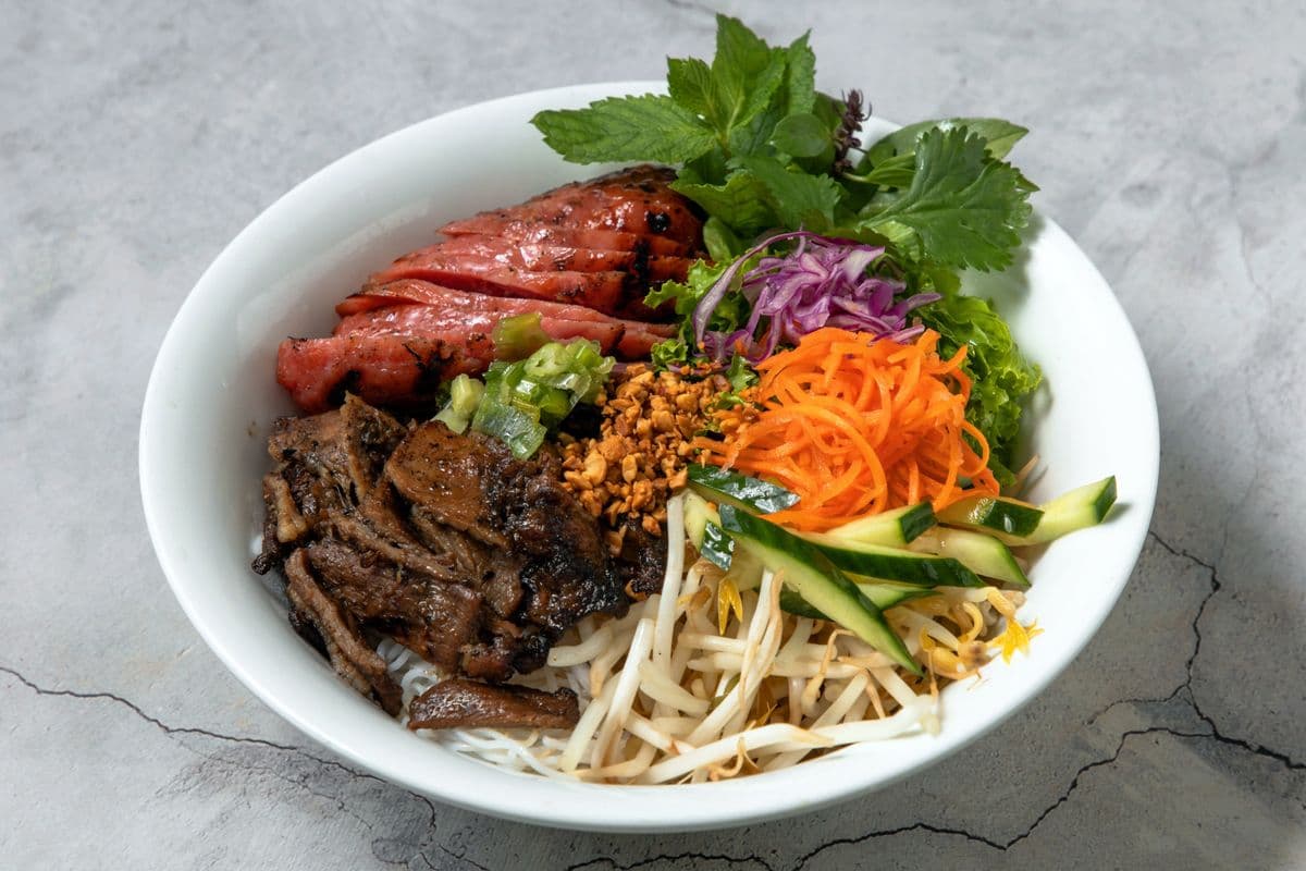 B07. Grilled Pork with Vietnamese Sausage Noodle Bowl - Bun Heo Nuong Voi Nem Nuong
