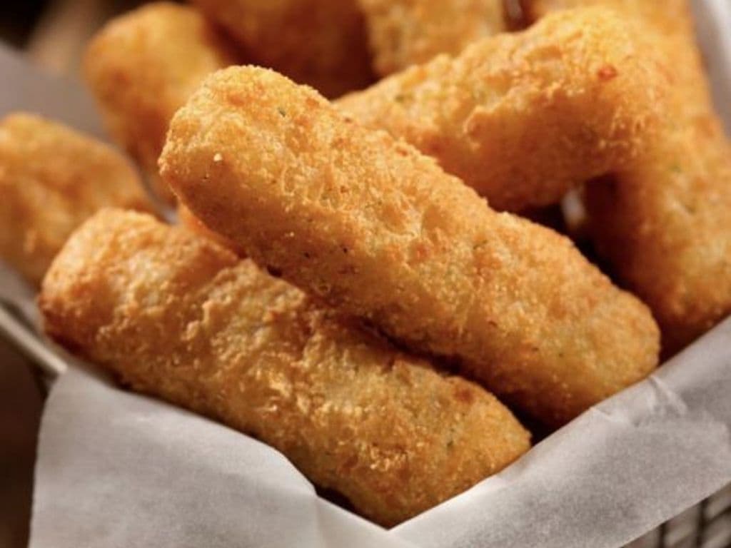 Mozzarella Sticks (8pcs)