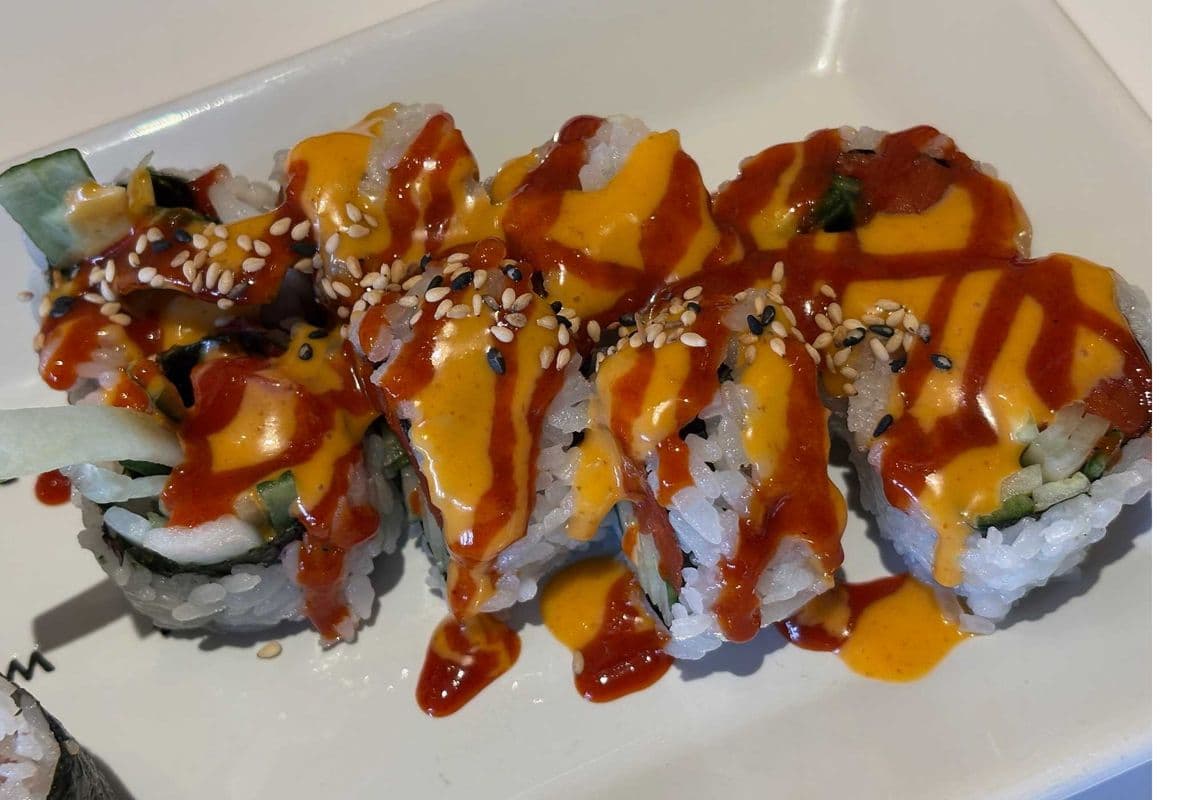 Spicy Salmon Roll (8 cuts)