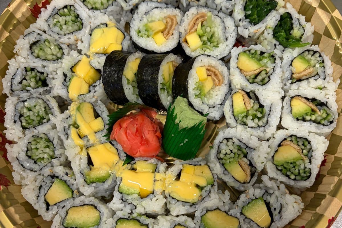 116. Vegetable Roll Party Tray (35pcs)