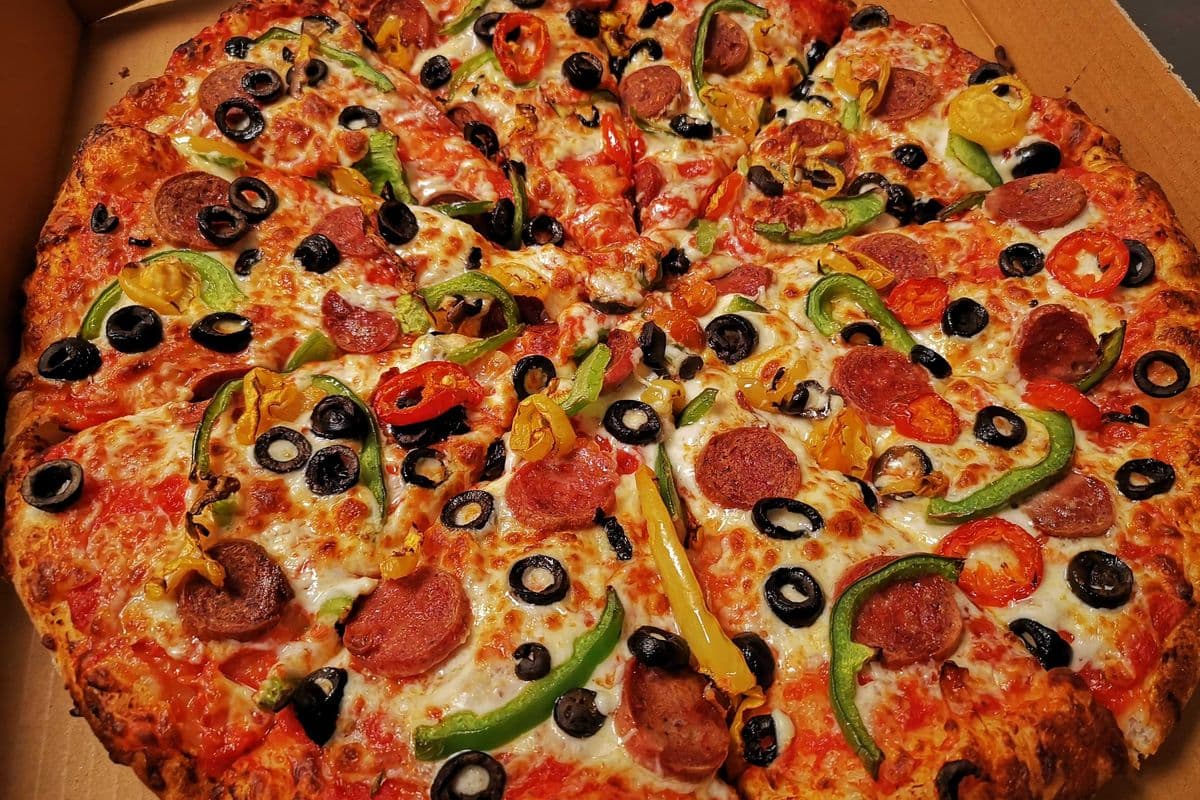 Small 3 Toppings Pizza, 2 Drinks (Can), 2 Dips