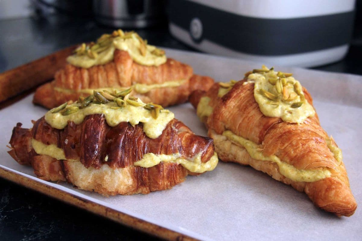 Croissant aux Pistaches/Pistachio Croissant