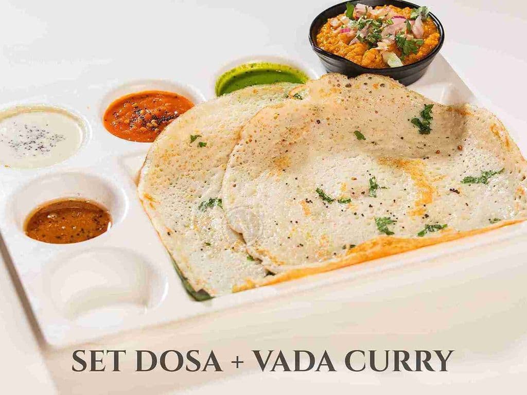 Set Dosa + Vada Curry