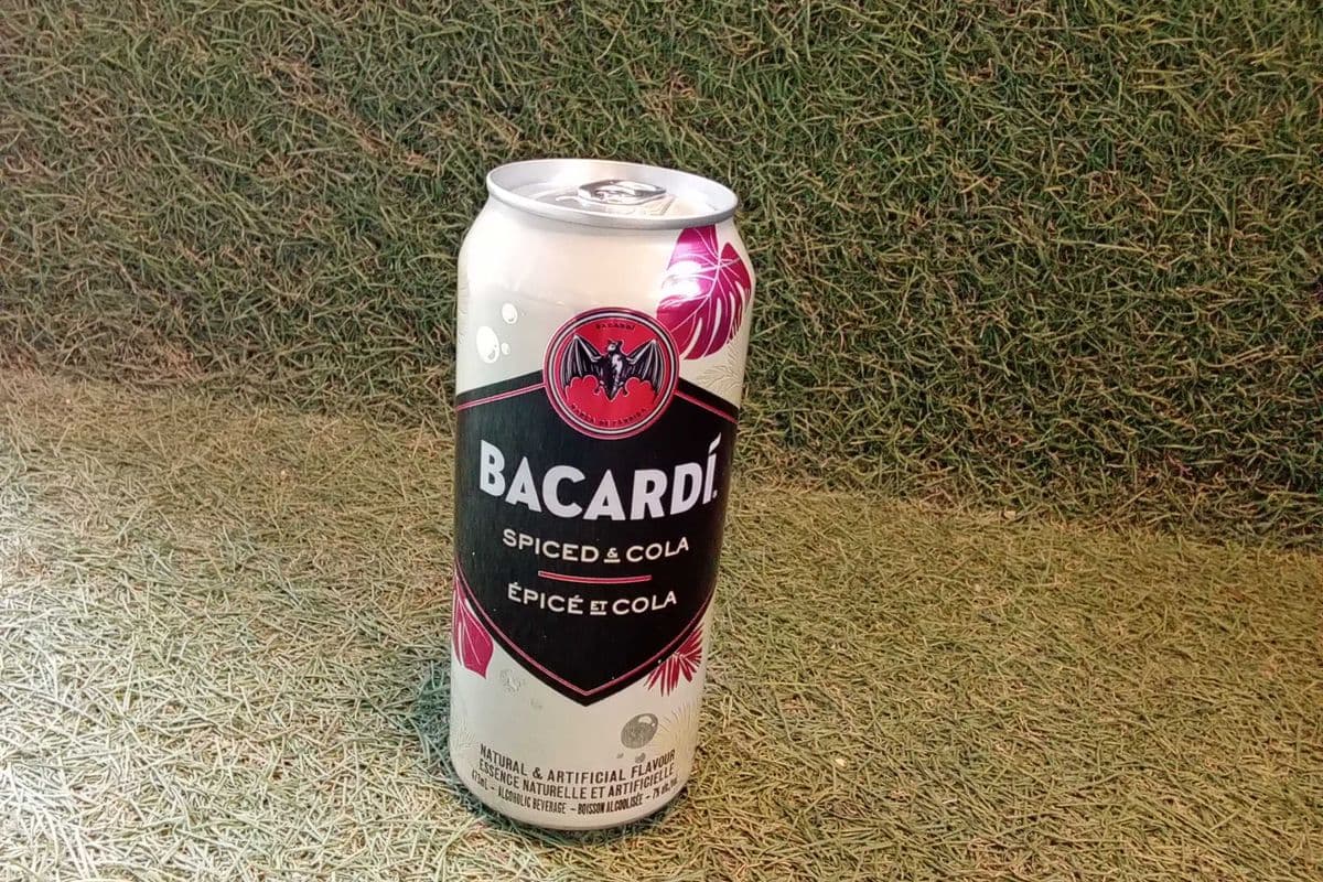 Bacardi Spiced & Cola (1 x 473 ml)