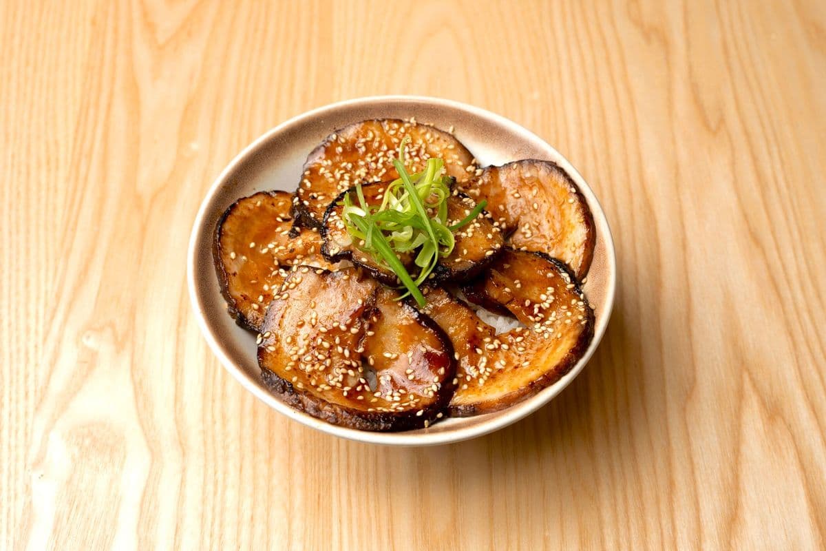 JP107. 北海道十勝豚丼 / Japanese Roasted Pork Belly with Teriyaki Sauce Rice Bowl
