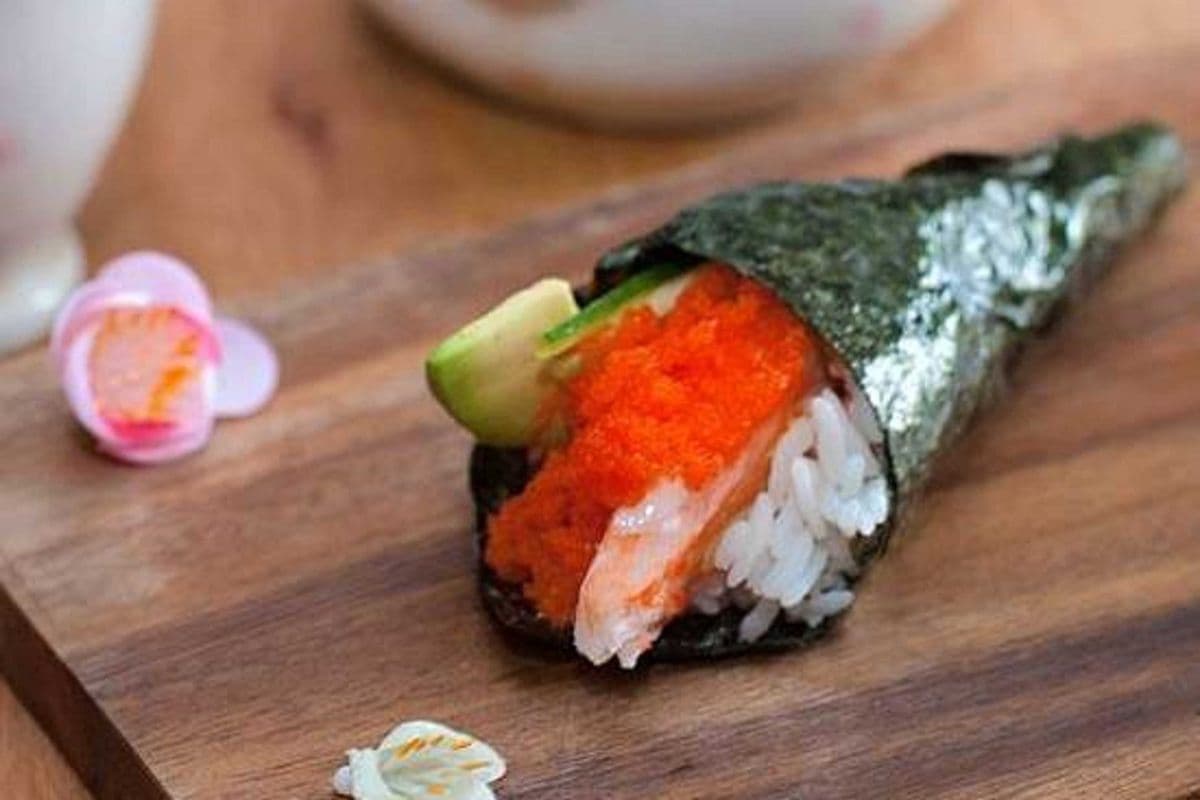 Tobiko (Fish Eggs) Hand Roll