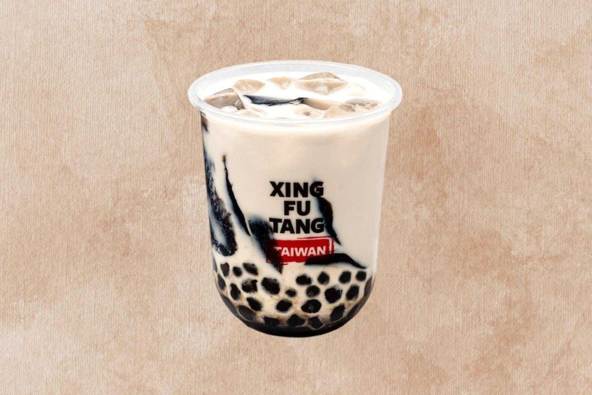 Brown Sugar Pearl and Herbal Jelly Milk 仙氣山水畫 (黑糖珍珠仙草鮮奶)