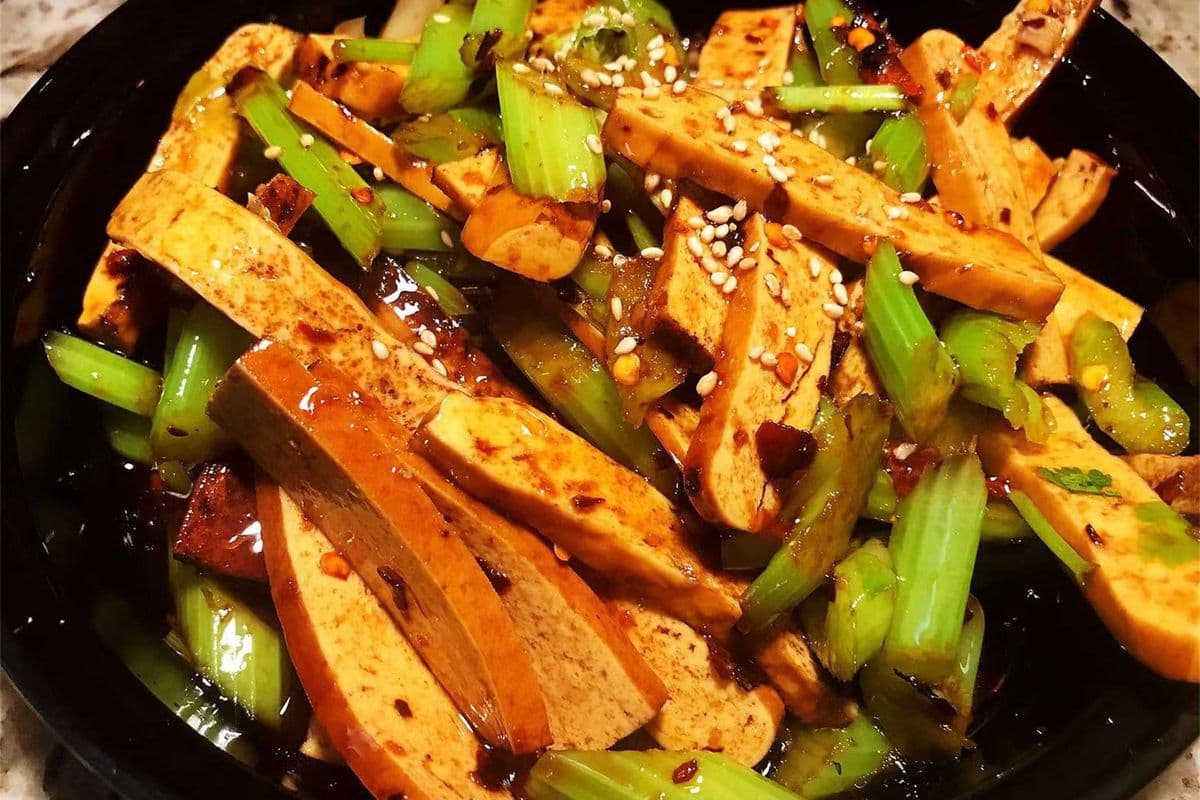 6. Celery Dry Bean Curd 芹菜香干 (原味/麻辣)