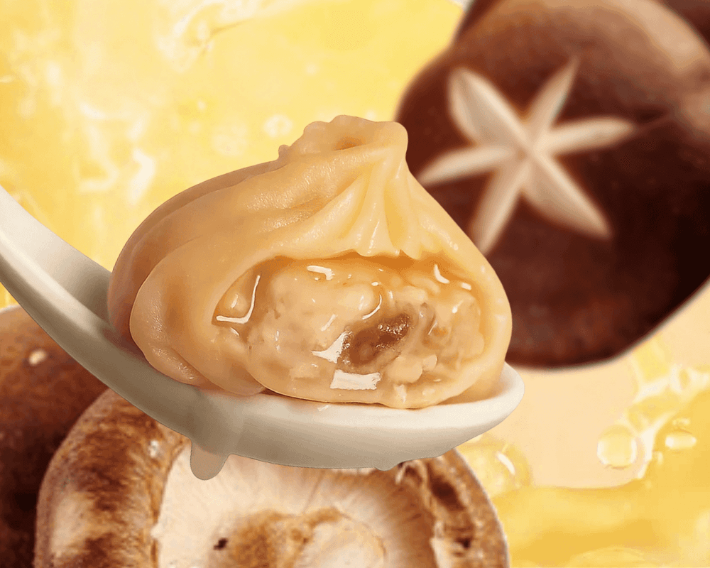 15. Juicy Chicken & Mushroom Dumpling / Poulet et champignon Xiao Long Bao