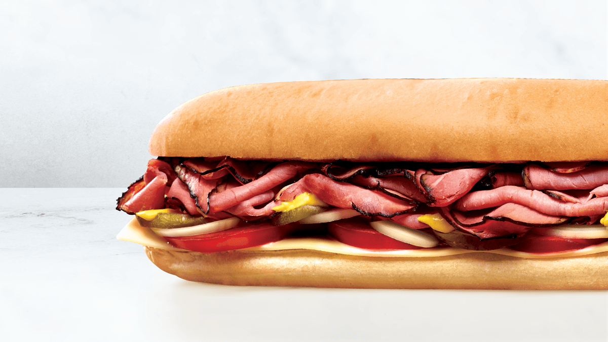 Large Smoked Meat Sub Combo / Grand sandwich sous-marin à la viande fumée