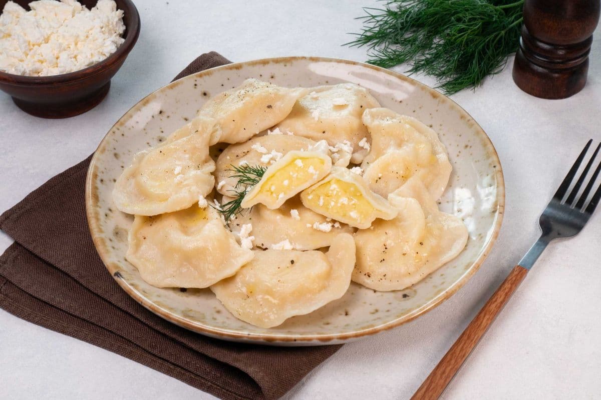 Potato and cottage cheese perogies (1 dozen/300g) (480 Cal)
