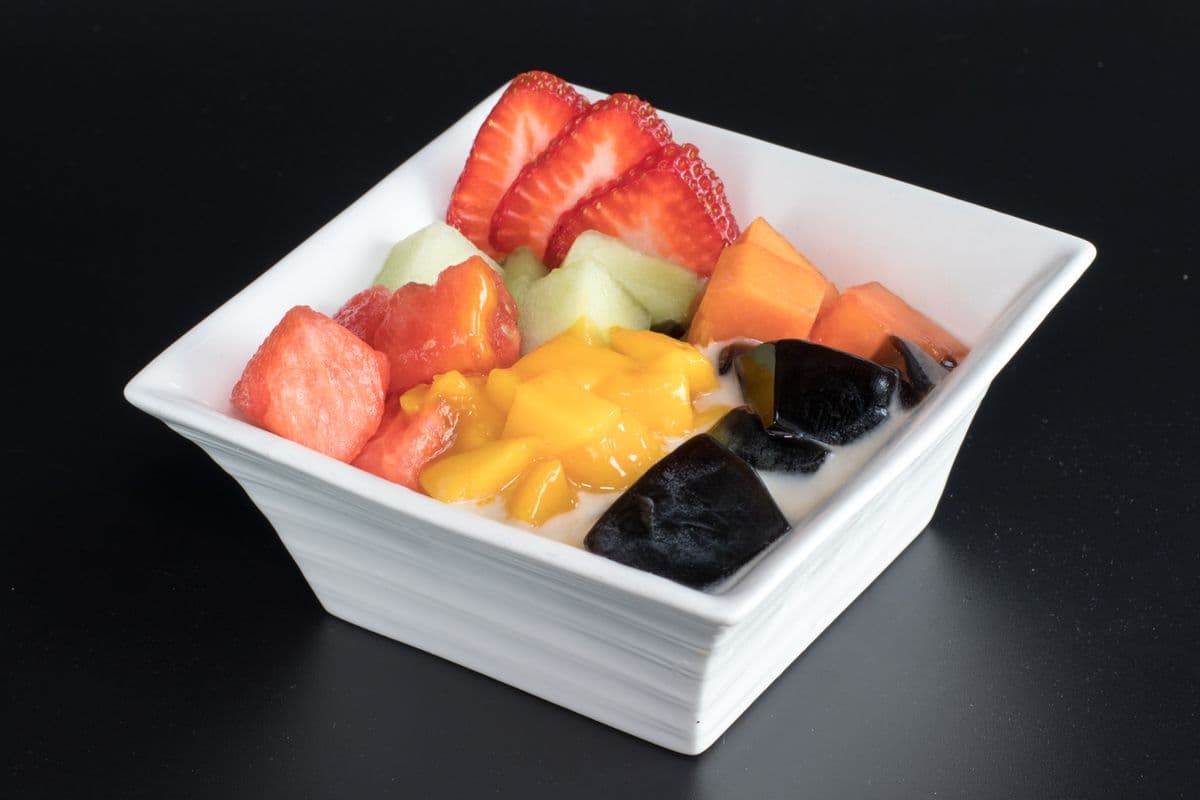 Black Grass Jelly with Mixed Fruits and Coconut Milk 鲜杂果仙草