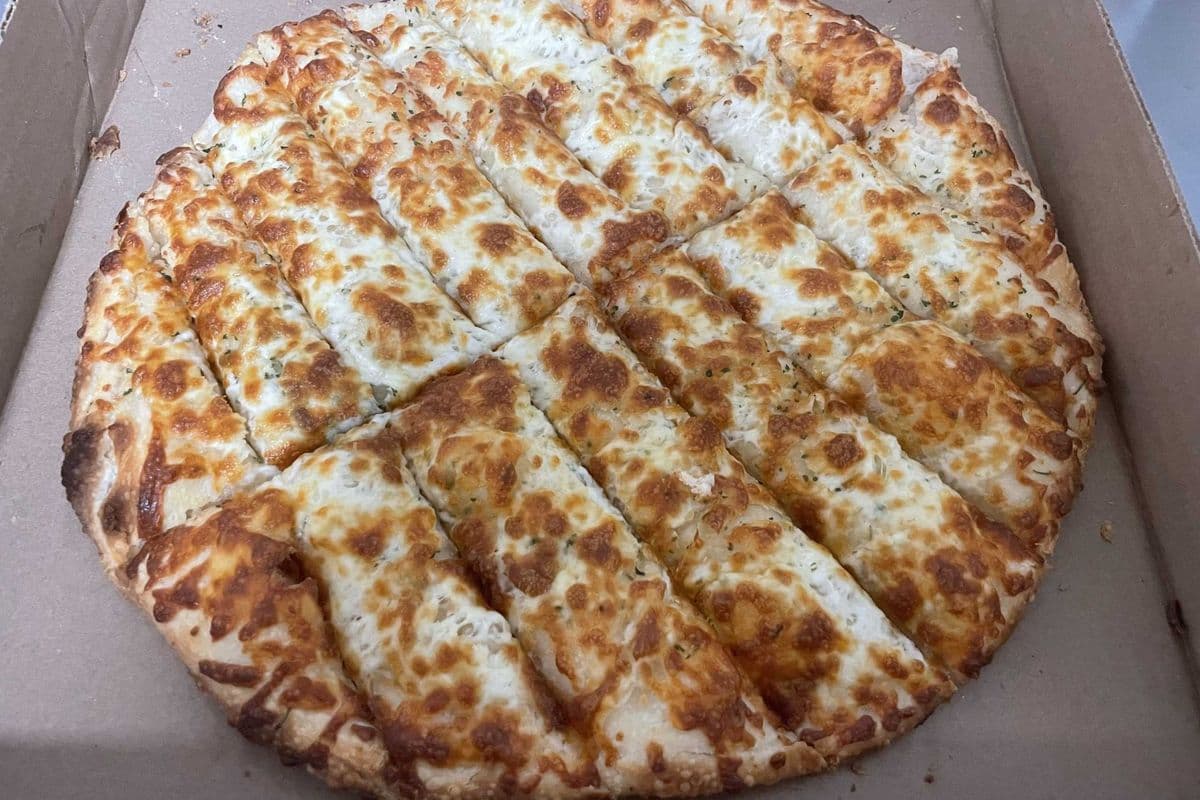Europa Cheesy Garlic Finger with Donair Sauce