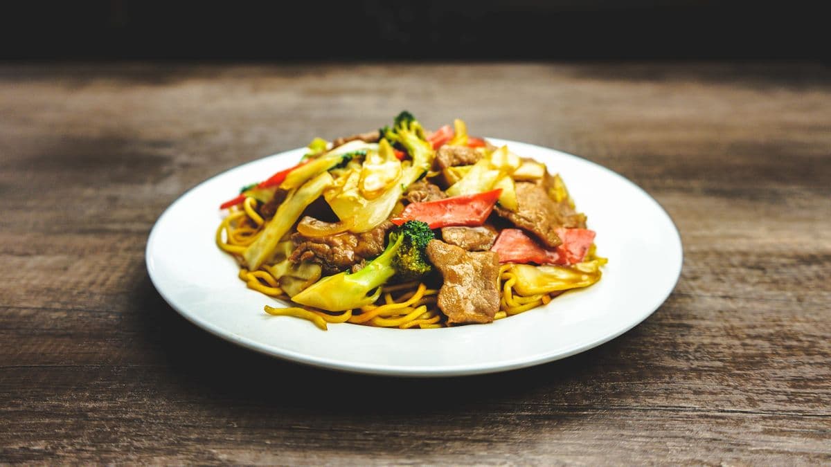 15. Beef in Black Bean Sauce with Fried Noodles Dinner