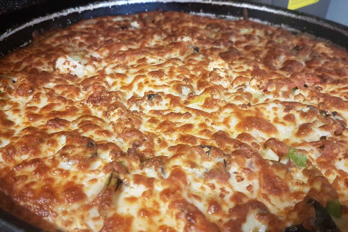 12" Medium Cajun Chicken and Bacon Pineapple Pizza