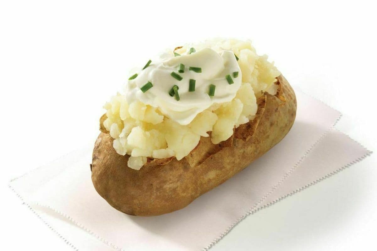 Pomme De Terre Au Four, Crème Sure Et Ciboulette / Sour Cream and Chives Baked Potato (Cals: 350)