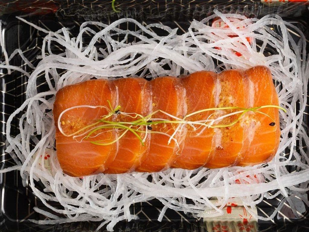Smoked Salmon Sashimi (6 pcs)