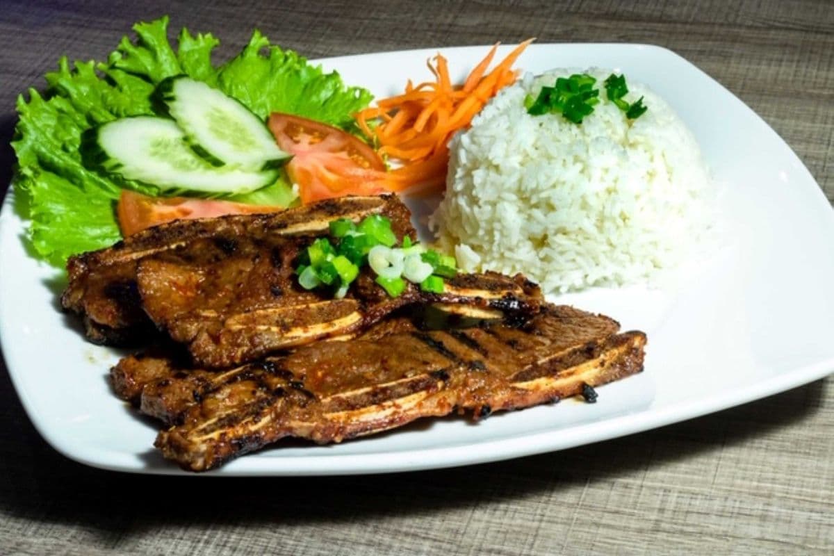 C1 . Grilled Beef Short rib on Rice ( Com Suon Bo Nuong )