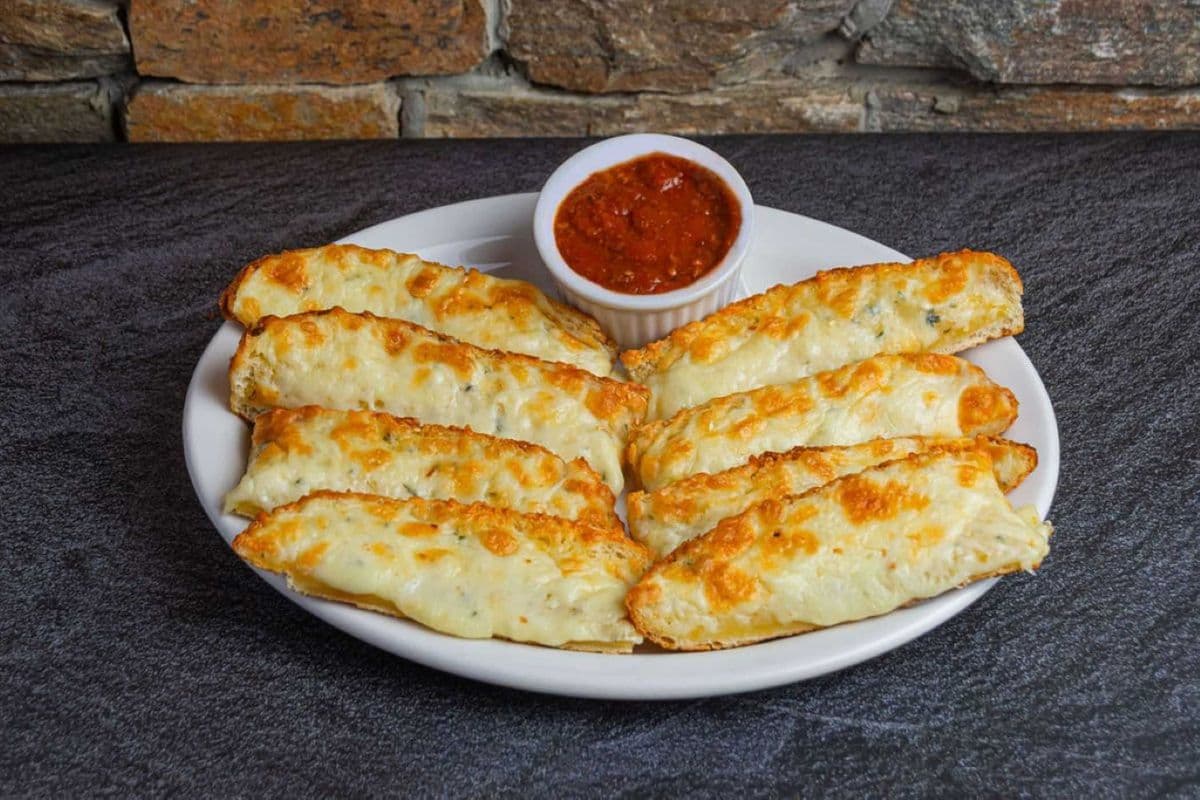 Cheesy Garlic Fingers (8 pcs)